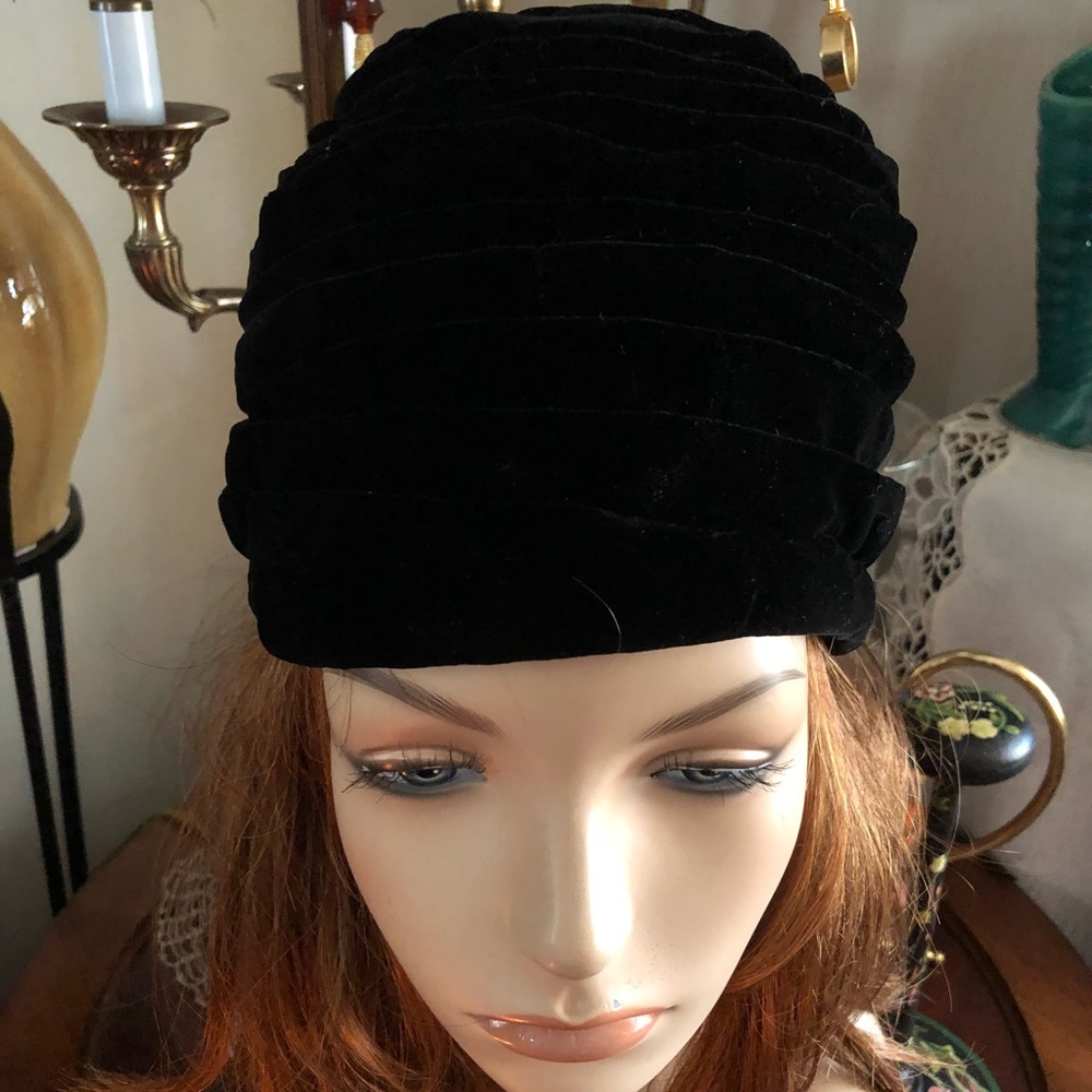 Vintage Black Velvet Molded Hat - Picture 3 of 6